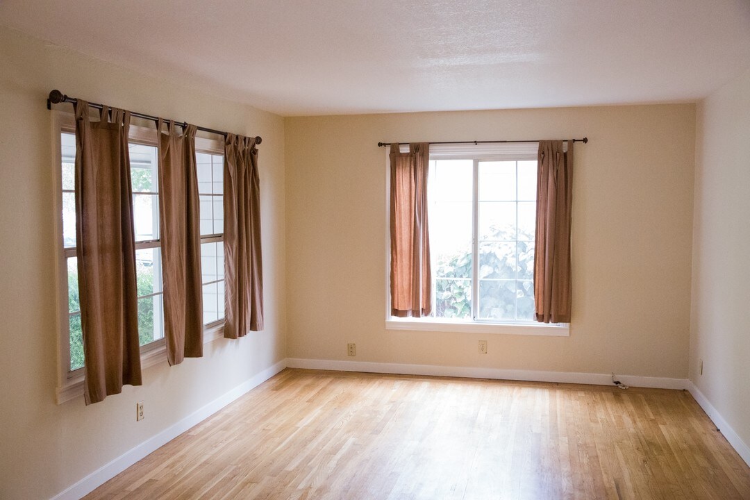 2324 England Ln in Napa, CA - Building Photo