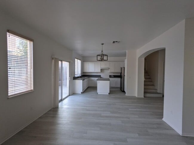 8752 Grand Oaks Ct in Rancho Cucamonga, CA - Building Photo - Building Photo