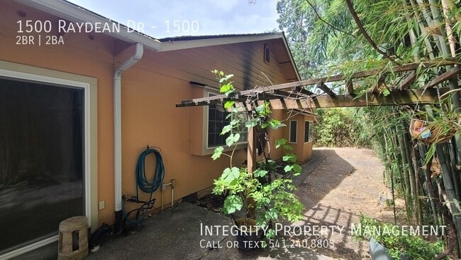 1500 Raydean Dr in Grants Pass, OR - Building Photo - Building Photo