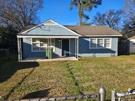 305 Chisholm St in Montgomery, AL - Building Photo