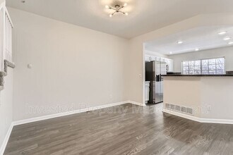 7469 E Ellsworth Ave in Denver, CO - Foto de edificio - Building Photo