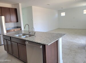 10945 E Thunderbolt Ave in Mesa, AZ - Foto de edificio - Building Photo