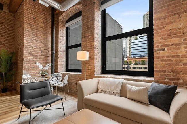 153 W Ohio St in Chicago, IL - Building Photo - Building Photo