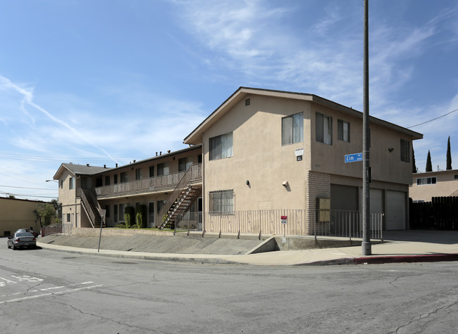 2609 Pasadena Ave in Long Beach, CA - Building Photo - Building Photo