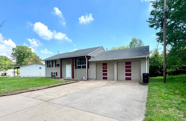 12082 Garden Ln in St. Louis, MO - Building Photo - Building Photo