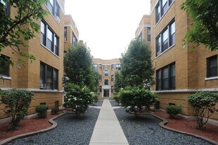 731 W Barry Ave in Chicago, IL - Building Photo