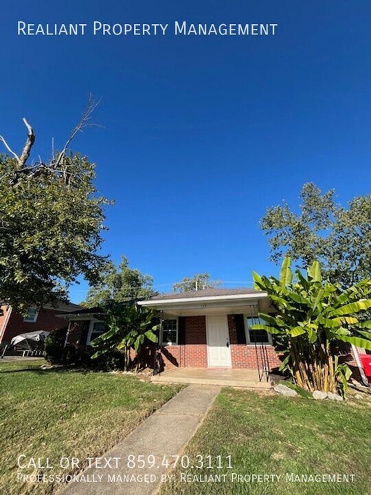 125 Hillcrest Dr in Nicholasville, KY - Building Photo