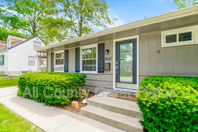 4921 W 77th St in Prairie Village, KS - Building Photo - Building Photo