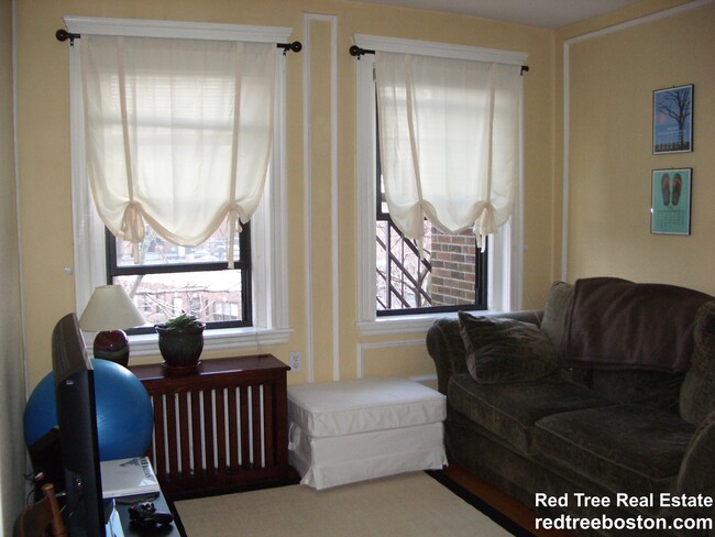 1999 Commonwealth Ave, Unit 24 in Boston, MA - Building Photo - Building Photo
