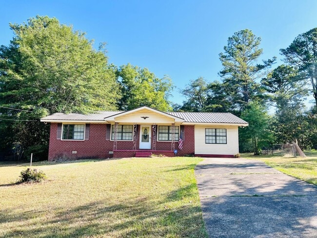 1604 Bruce Ave in Opelika, AL - Building Photo - Building Photo