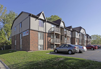 Lake Bluff Apartment Homes in South Milwaukee, WI - Foto de edificio - Building Photo