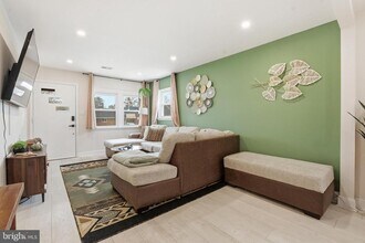 7024 Lee Park Ct in Falls Church, VA - Building Photo - Building Photo