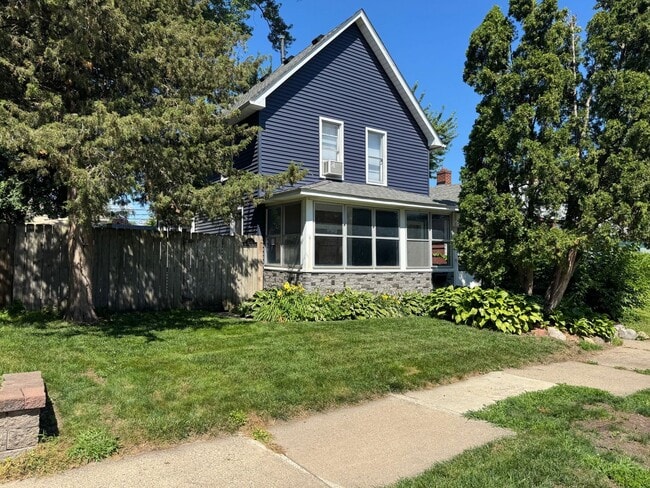 property at 304 10th Ave S