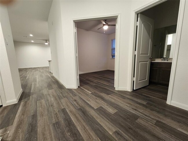 1606 Happy Vly St in Montgomery, TX - Foto de edificio - Building Photo