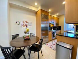 30 Longwood Ave, Unit 3 in Brookline, MA - Building Photo