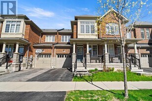 1516 Haws Crescent in Milton, ON - Building Photo