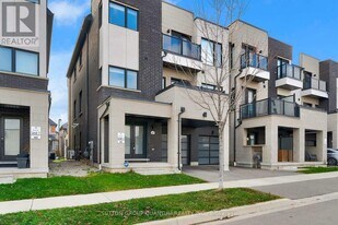 1401 Clarriage Ct in Milton, ON - Building Photo