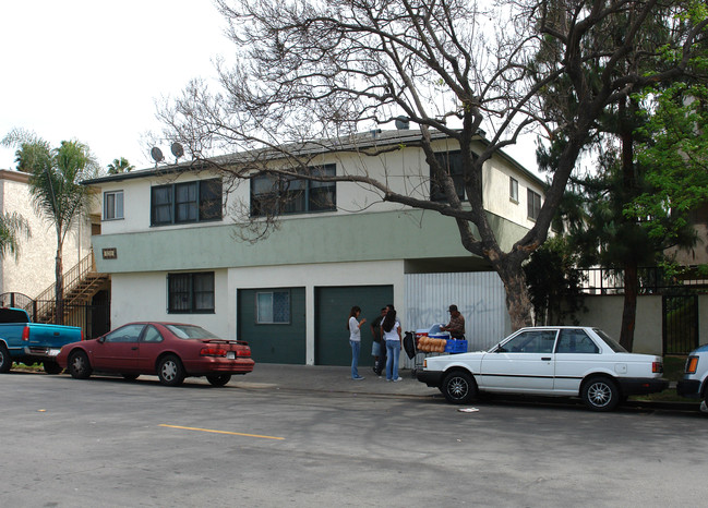 120 E 12th St in Long Beach, CA - Foto de edificio - Building Photo