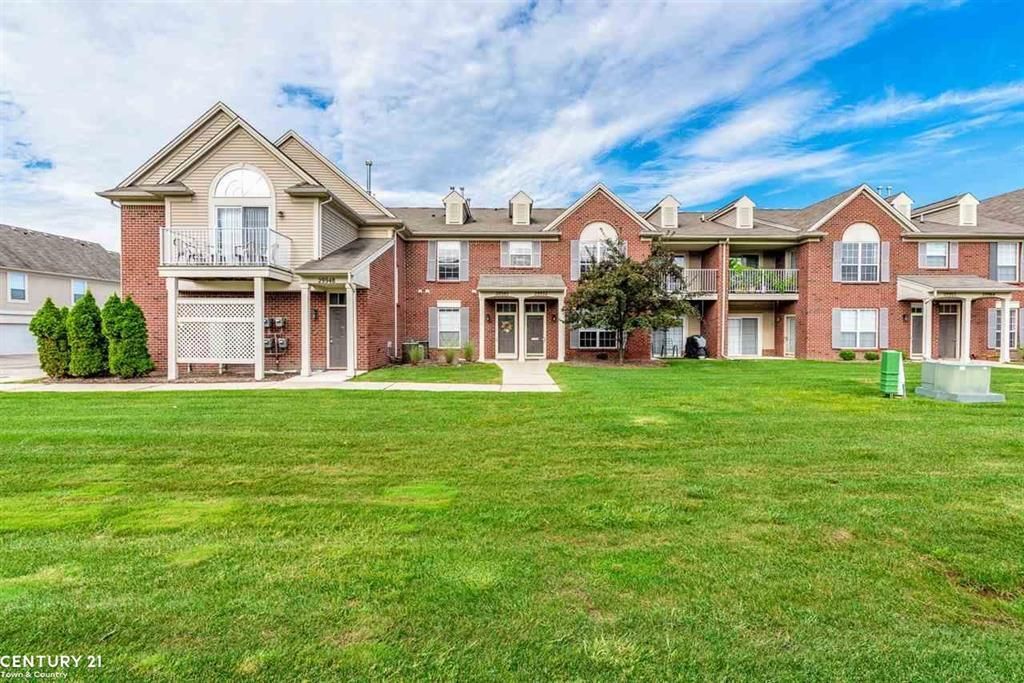 29940 Heritage Pkwy in Warren, MI - Building Photo