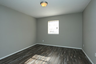 Lakewood Estates Apartments in Oklahoma City, OK - Building Photo - Interior Photo