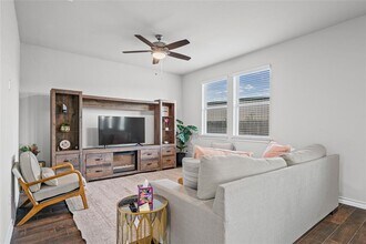 7325 Loggia Pl in Round Rock, TX - Building Photo - Building Photo