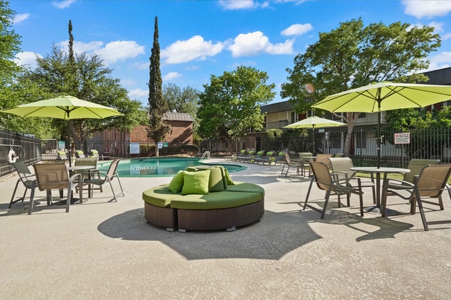 Olivo Square Apartments in Odessa, TX - Building Photo - Building Photo