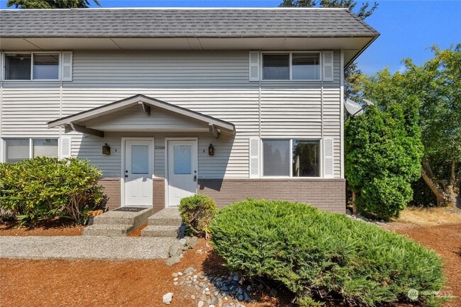 22024 76th Ave W, Unit B in Edmonds, WA - Foto de edificio - Building Photo