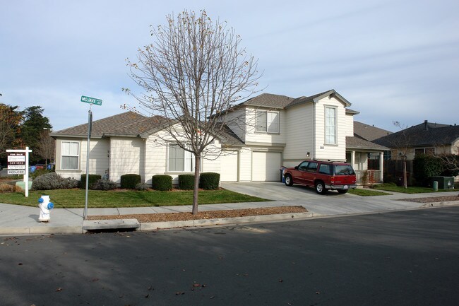2980 Dutton Mdws in Santa Rosa, CA - Building Photo - Building Photo