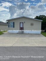 204 W Walleye Dr in Davenport, FL - Building Photo