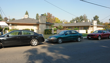 4481-4497 E Sierra Madre Ave in Fresno, CA - Building Photo - Building Photo