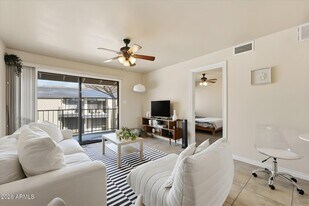 3200 S Litzler Dr in Flagstaff, AZ - Building Photo