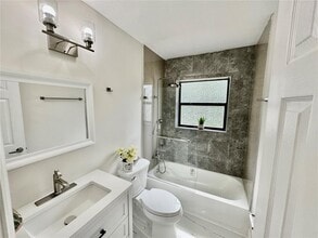 1783 Lauderdale Manor Dr in Fort Lauderdale, FL - Building Photo - Building Photo