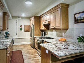 3900 Canal Rd in Lake Oswego, OR - Building Photo - Building Photo
