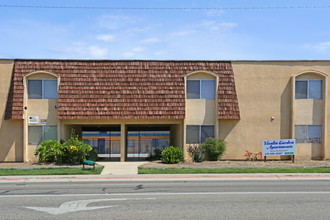 Visalia Gardens Apartments in Visalia, CA - Building Photo - Building Photo