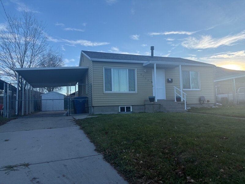 8757 W Helen Dr in Magna, UT - Building Photo