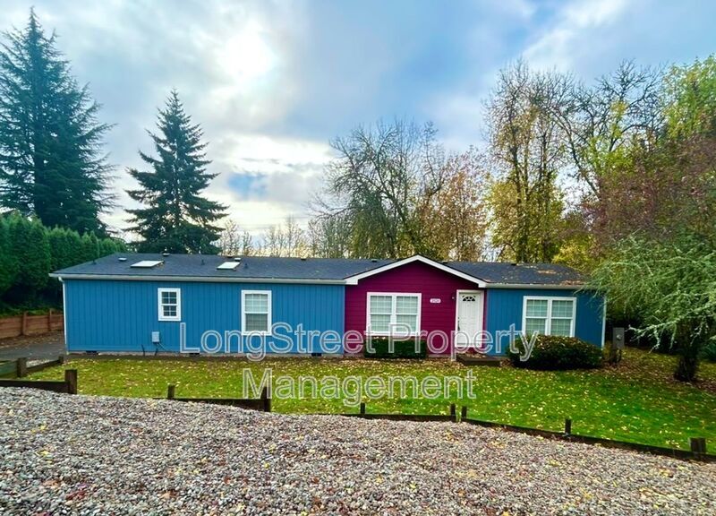 2520 NW Robinhood St in Albany, OR - Building Photo