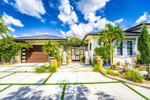 1325 N Mangonia Dr in West Palm Beach, FL - Building Photo