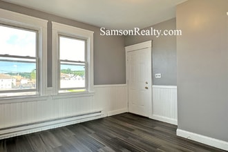 979 Mineral Spring Ave in North Providence, RI - Building Photo - Building Photo