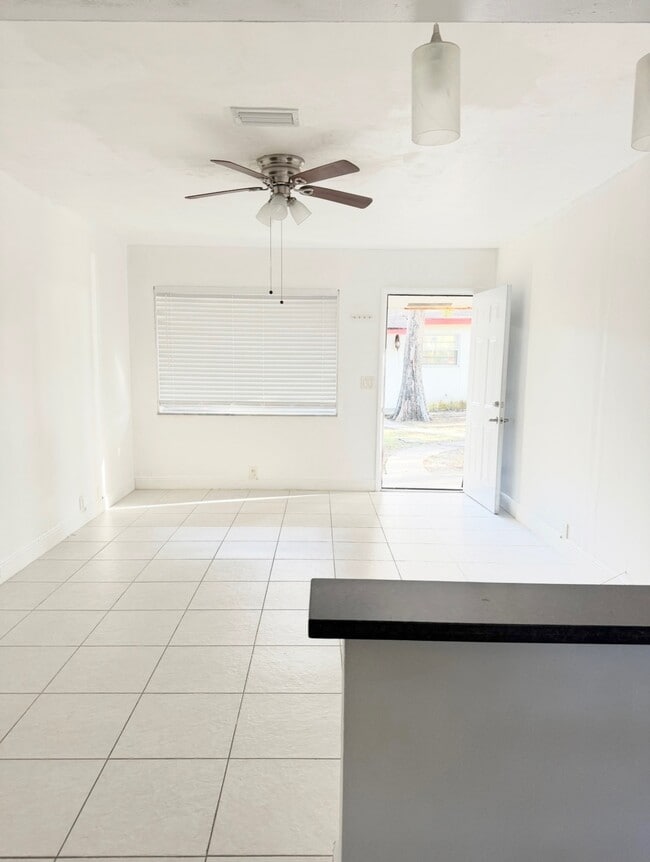 4290 NW 21st Ave