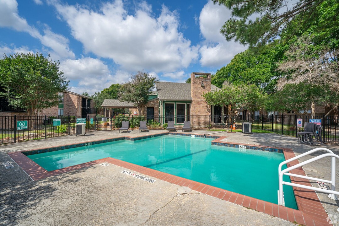 Siena Courtyards Apartments in Houston, TX - Foto de edificio