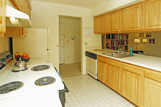 Auburn Hills Apartments photo'