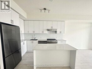 8960 Jane St in Vaughan, ON - Building Photo - Building Photo