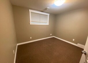 2066 Elliott St in Regina, SK - Building Photo - Building Photo