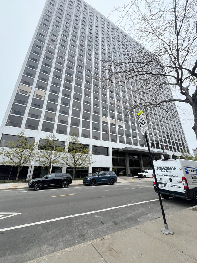 property at 4343 N Clarendon Ave