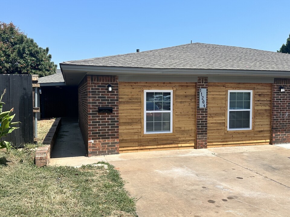 11204 N Stratford Dr in Oklahoma City, OK - Building Photo