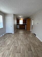 671 W 64th St, Unit 671 in Davenport, IA - Foto de edificio - Building Photo