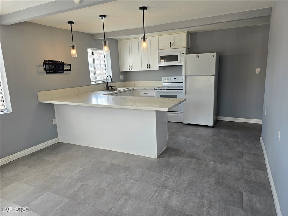 1037 June Ave in Las Vegas, NV - Building Photo