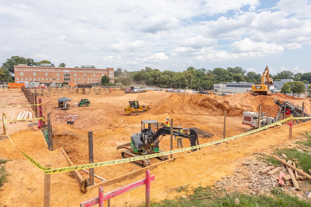 The Oak in Falls Church, VA - Building Photo