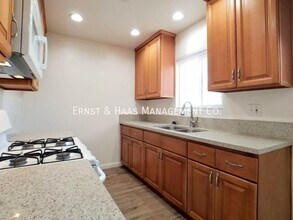 77 E Mountain View St in Long Beach, CA - Building Photo - Building Photo