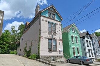 120 Lyon St, Unit 3 in Cincinnati, OH - Foto de edificio - Building Photo